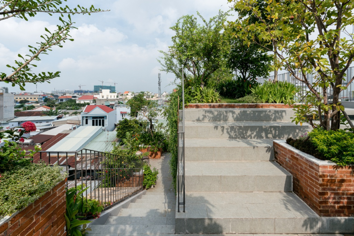Ngắm 'công viên xanh' trên nóc nhà ở TP.HCM - 9