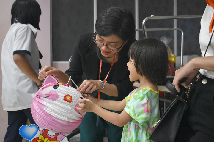 Mang Tết Trung thu cổ truyền đến với trẻ em cơ nhỡ - 2