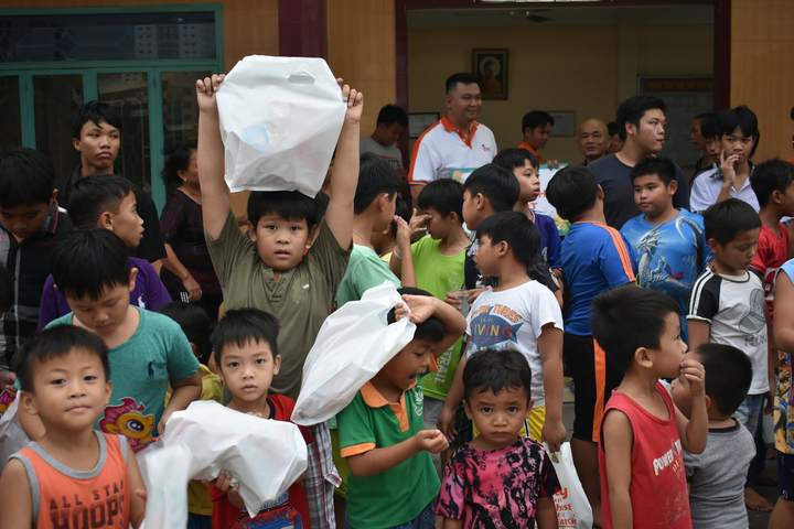 Mang Tết Trung thu cổ truyền đến với trẻ em cơ nhỡ - 7