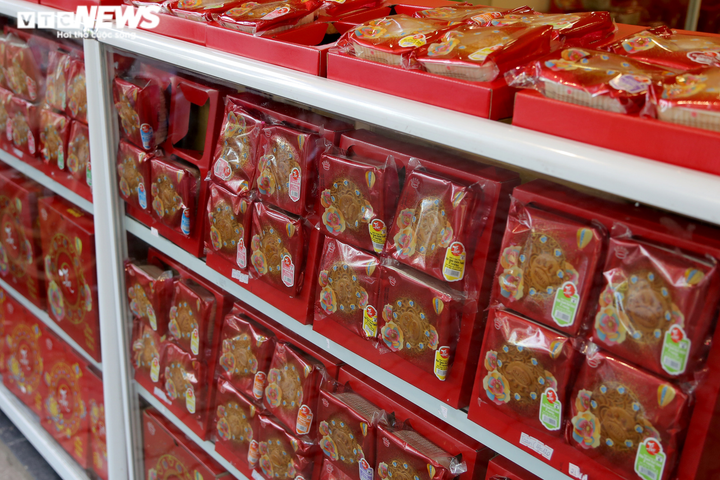 Bánh thừa nhiều, chủ quầy chấp nhận chốt lỗ trong đêm Trung thu - 4