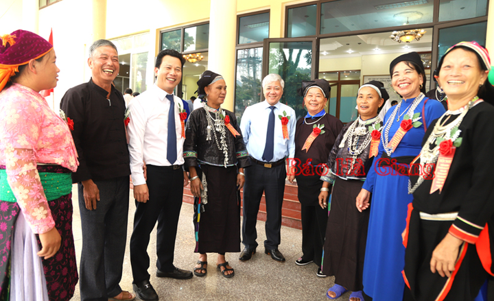 Hà Giang tuyên dương người có uy tín tiêu biểu đồng bào dân tộc thiểu số - 14
