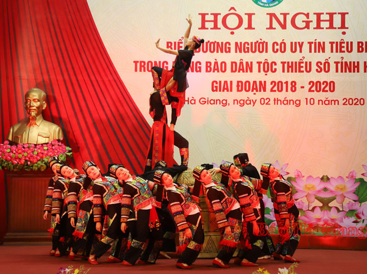 Hà Giang tuyên dương người có uy tín tiêu biểu đồng bào dân tộc thiểu số - 4