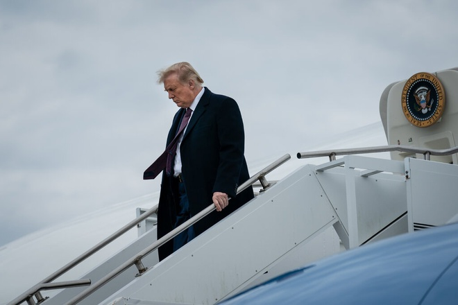 Tổng thống Trump có triệu chứng COVID-19 nhẹ, 'giống như cảm lạnh' - 1