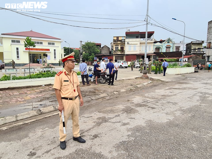 Ảnh: Chủ quán nướng bắt cô gái quỳ xin lỗi bị dẫn giải đến tòa xử lưu động - 4