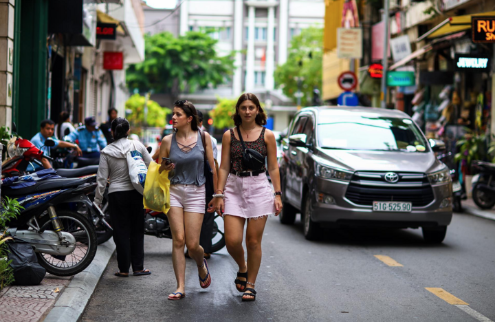 Chủ nhà hàng, quán bar mong chờ 'siêu' phố đi bộ - 2