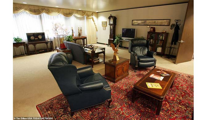 Ảnh: Có gì đặc biệt bên trong bệnh viện điều trị COVID-19 cho Tổng thống Trump? - 10