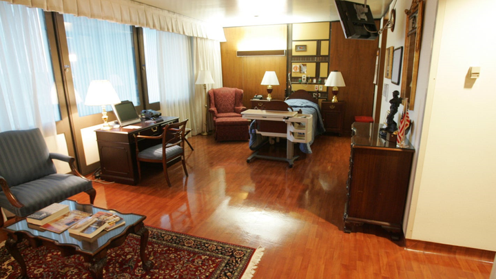 Ảnh: Có gì đặc biệt bên trong bệnh viện điều trị COVID-19 cho Tổng thống Trump? - 9