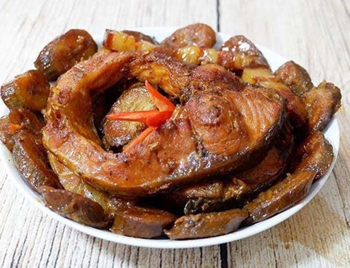 Cá kho chuối xanh vừa không tanh vừa lạ miệng - 2
