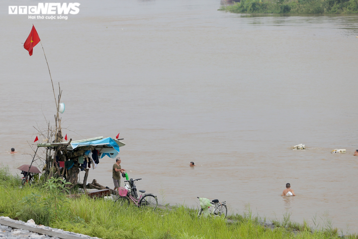 Ảnh: Thủy điện xả lũ, nước sông Hồng, sông Đuống dâng cao - 12