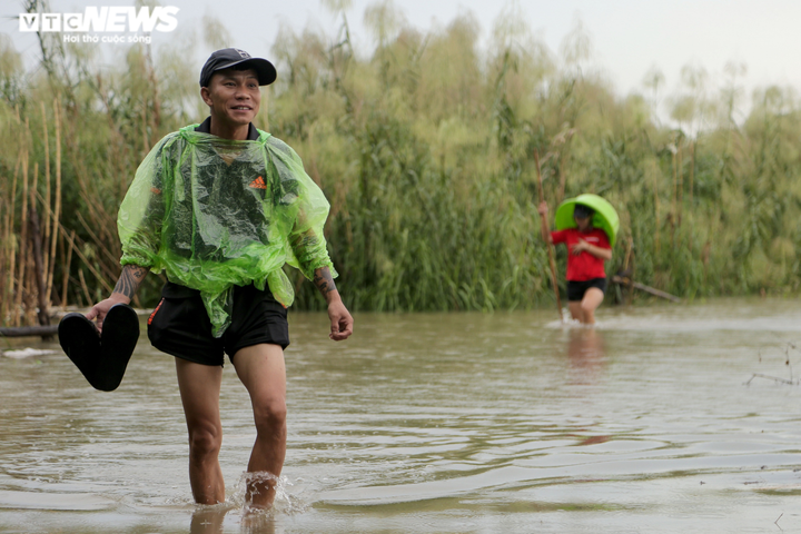 Ảnh: Thủy điện xả lũ, nước sông Hồng, sông Đuống dâng cao - 9