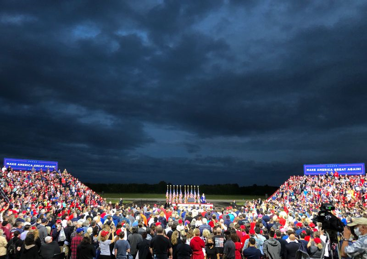 Ảnh: Ông Trump gặp nhiều người, dự loạt sự kiện trước khi mắc COVID-19 - 9