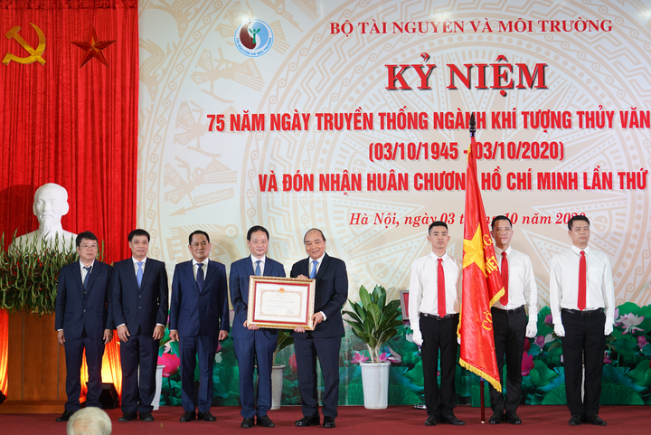 Thủ tướng: Thời tiết càng phức tạp, nhiệm vụ của ngành khí tượng càng nặng nề - 2