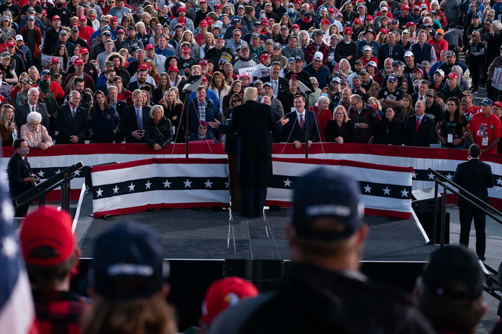 Ảnh: Ông Trump gặp nhiều người, dự loạt sự kiện trước khi mắc COVID-19 - 2