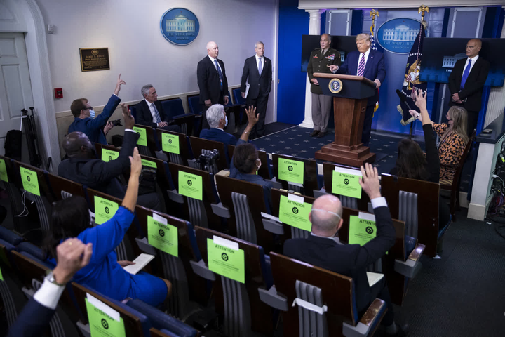 Ảnh: Ông Trump gặp nhiều người, dự loạt sự kiện trước khi mắc COVID-19 - 1