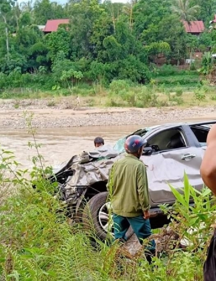 Ảnh: Hiện trường ô tô lao xuống vực ở Nghệ An, hiệu phó và cô giáo thiệt mạng - 7
