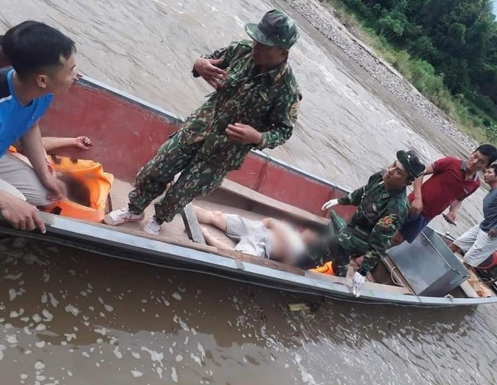 Ảnh: Hiện trường ô tô lao xuống vực ở Nghệ An, hiệu phó và cô giáo thiệt mạng - 4