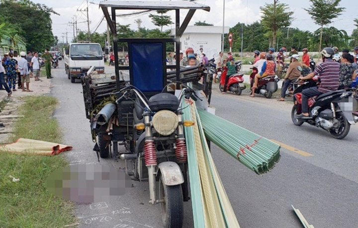 Nhiều vụ tai nạn thương tâm do xe ba gác chở tôn, chở thép cồng kềnh - 1