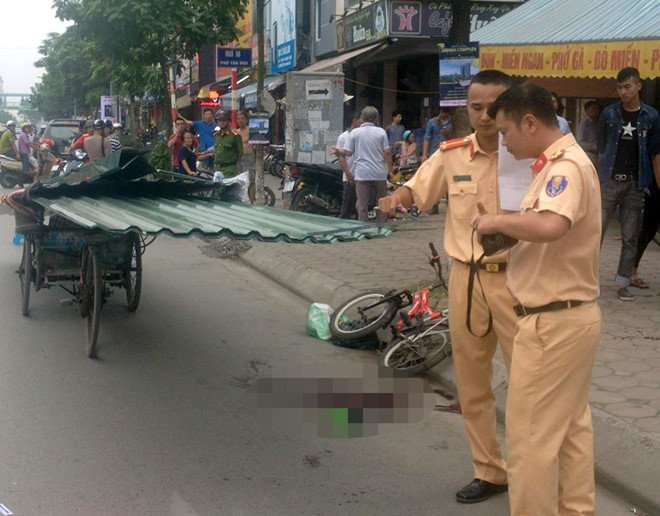 Nhiều vụ tai nạn thương tâm do xe ba gác chở tôn, chở thép cồng kềnh - 3