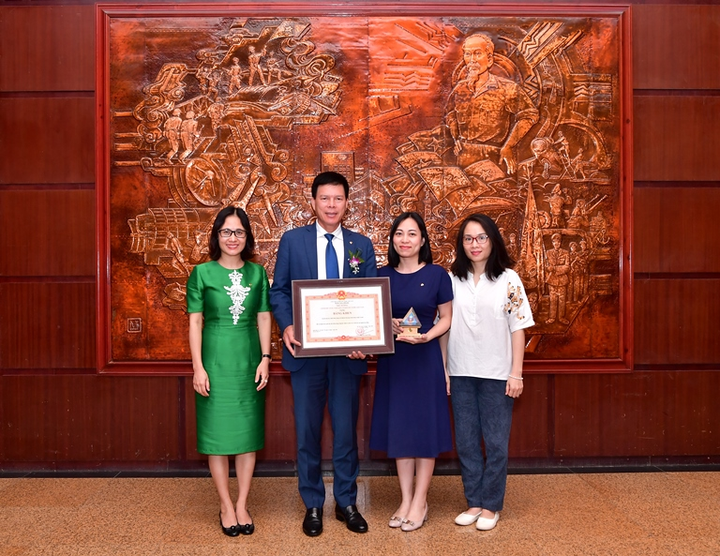 Vietcombank được tặng Bằng khen 'Doanh nghiệp tiêu biểu vì người lao động' - 3