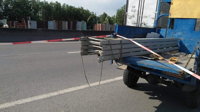 Nhiều vụ tai nạn thương tâm do xe ba gác chở tôn, chở thép cồng kềnh - 5