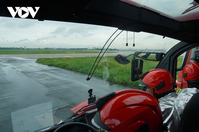 Cận cảnh dàn xe đặc chủng triệu đô tại sân bay Tân Sơn Nhất - 10