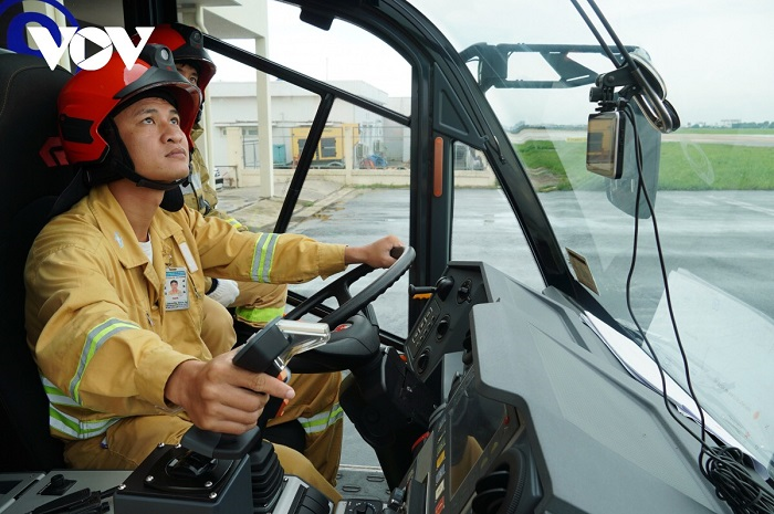 Cận cảnh dàn xe đặc chủng triệu đô tại sân bay Tân Sơn Nhất - 5