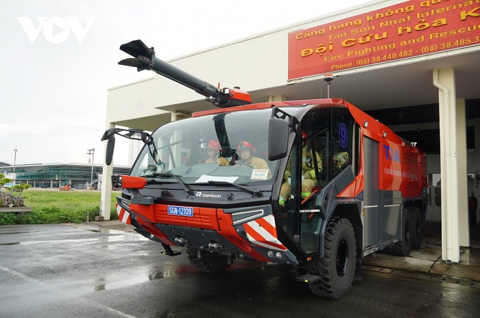 Cận cảnh dàn xe đặc chủng triệu đô tại sân bay Tân Sơn Nhất - 3