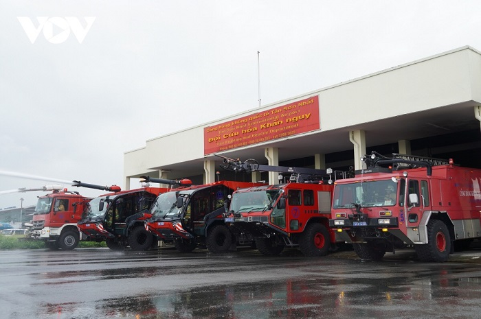 Cận cảnh dàn xe đặc chủng triệu đô tại sân bay Tân Sơn Nhất - 1