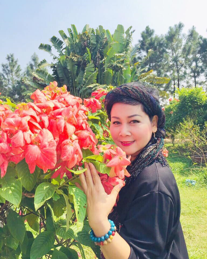 Nhan sắc kiều diễm thời trẻ của NSND Minh Hằng - 16