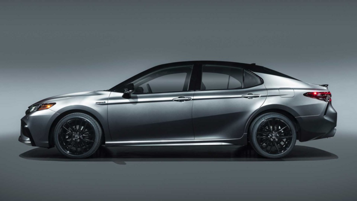 Chi tiết Toyota Camry Hybrid 2021, giá từ 28.300 USD - 2