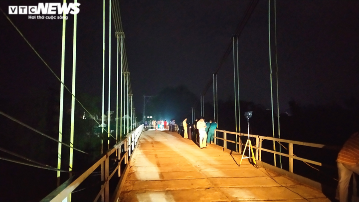 Ô tô đâm xe máy rồi lao xuống sông ở Nghệ An: Danh tính 5 người tử nạn - 1