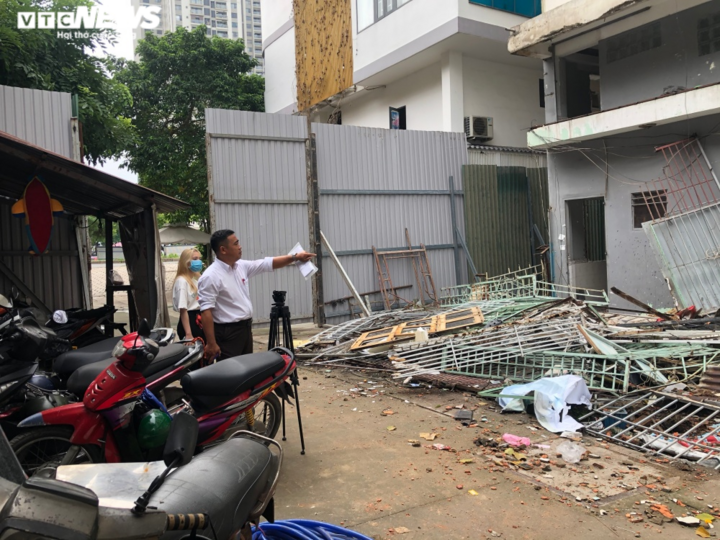 Xem công nhân tháo dỡ chung cư nghiêng 45cm ở TP.HCM - 7