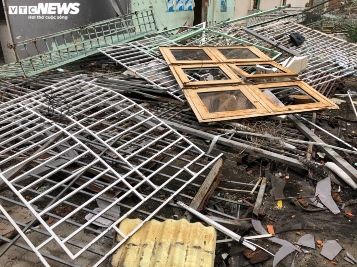 Xem công nhân tháo dỡ chung cư nghiêng 45cm ở TP.HCM - 5