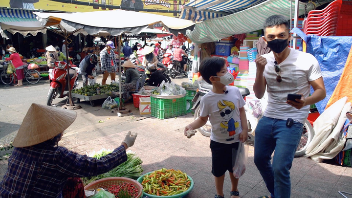 Phan Hiển lần đầu đi chợ nấu cơm, Khánh Thi khen: 'Các món đều chín là được rồi' - 1