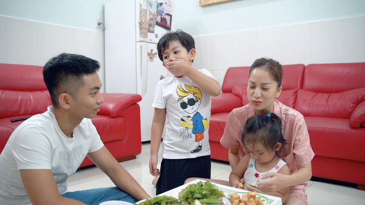 Phan Hiển lần đầu đi chợ nấu cơm, Khánh Thi khen: 'Các món đều chín là được rồi' - 3