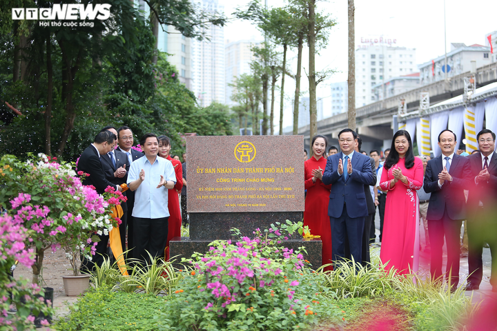 Hà Nội thông xe cầu vượt hồ Linh Đàm sau gần 1 năm thi công - 3