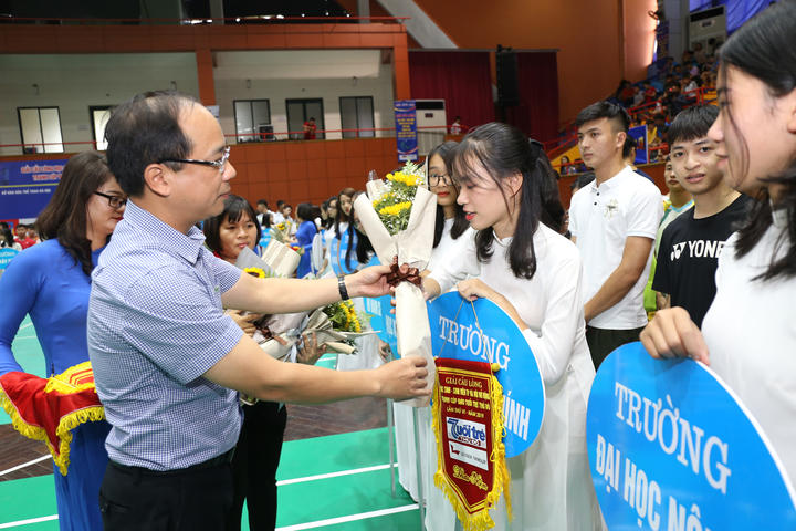 Sân chơi hấp dẫn dành cho bạn trẻ yêu cầu lông - 1