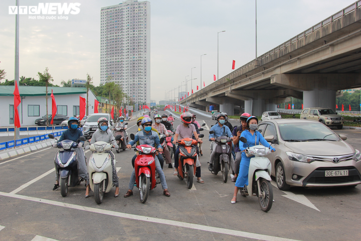 Hà Nội thông xe cầu vượt hồ Linh Đàm sau gần 1 năm thi công - 8