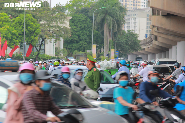 Hà Nội thông xe cầu vượt hồ Linh Đàm sau gần 1 năm thi công - 7