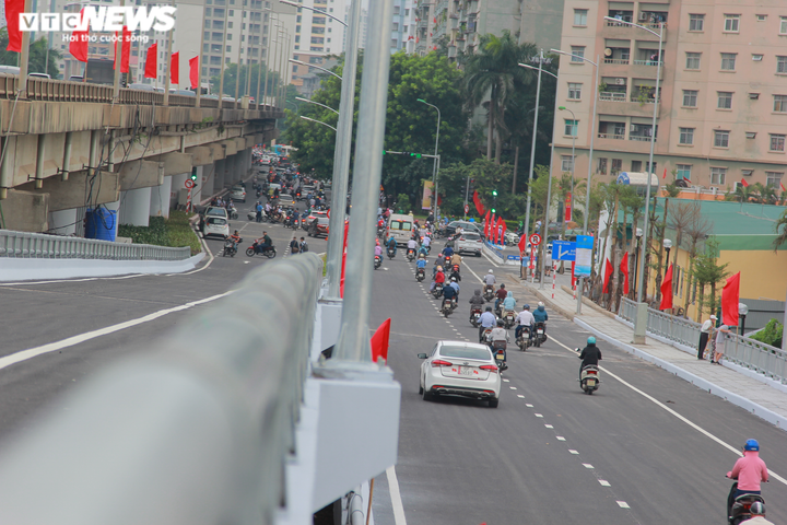 Hà Nội thông xe cầu vượt hồ Linh Đàm sau gần 1 năm thi công - 6