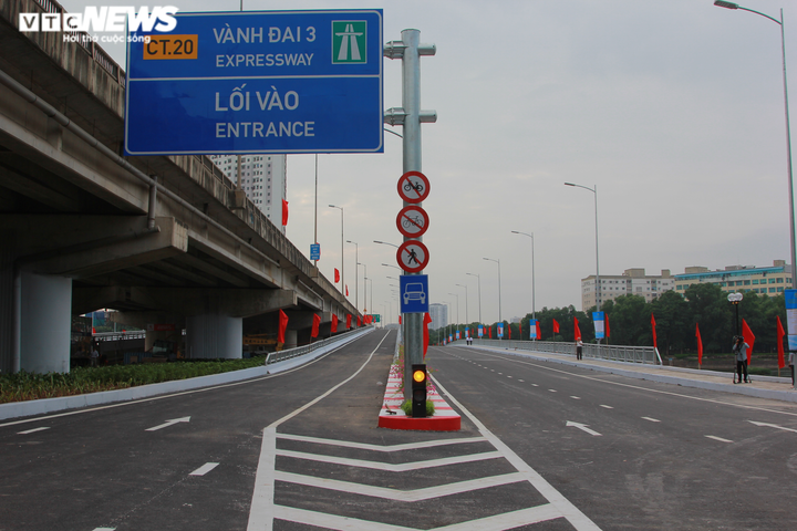 Hà Nội thông xe cầu vượt hồ Linh Đàm sau gần 1 năm thi công - 5