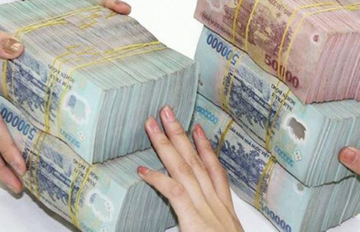 Lãi suất ngân hàng liên tục giảm, tiền dư thừa nên 'cất' vào đâu? - 1