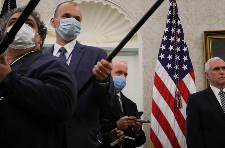 Phóng viên Nhà Trắng: Đưa tin ở Triều Tiên còn an toàn hơn tại tòa Bạch Ốc - 2