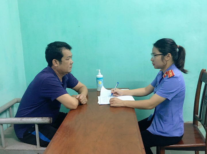 Truy tố giám đốc công ty bảo vệ cầm súng dọa bắn tài xế xe tải - 2