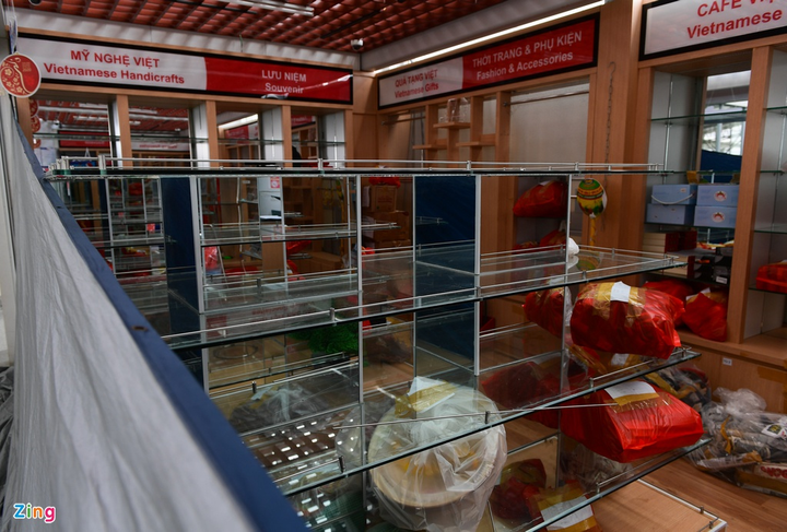 Bay quốc tế trở lại, nhà ga T2 sân bay Nội Bài vẫn vắng hoe - 3