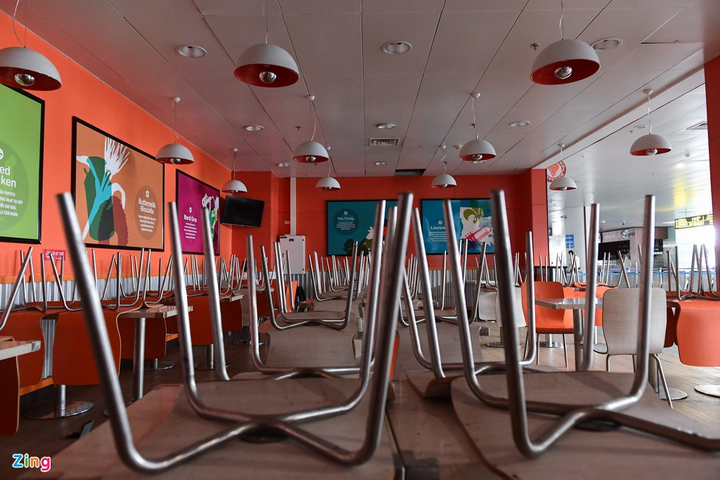 Bay quốc tế trở lại, nhà ga T2 sân bay Nội Bài vẫn vắng hoe - 4