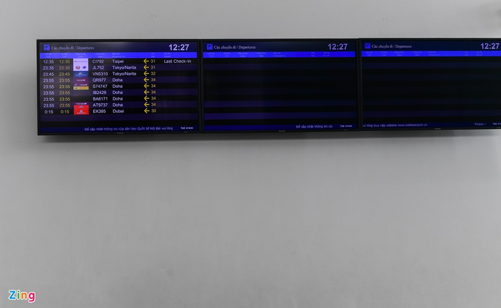 Bay quốc tế trở lại, nhà ga T2 sân bay Nội Bài vẫn vắng hoe - 9