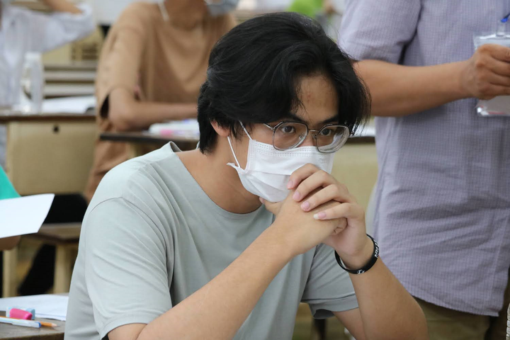 Điểm chuẩn tăng ngoài dự đoán, nhiều thí sinh 'trắng tay' - 1