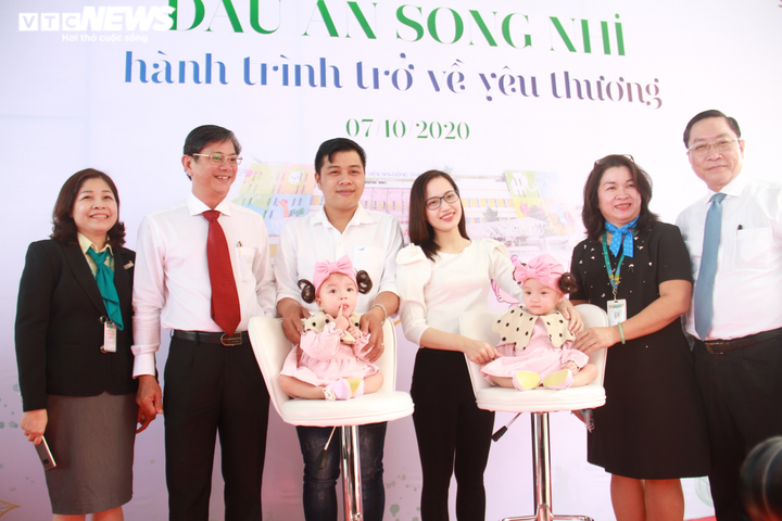 Trúc Nhi - Diệu Nhi tươi cười rạng rỡ trong ngày xuất viện - 3