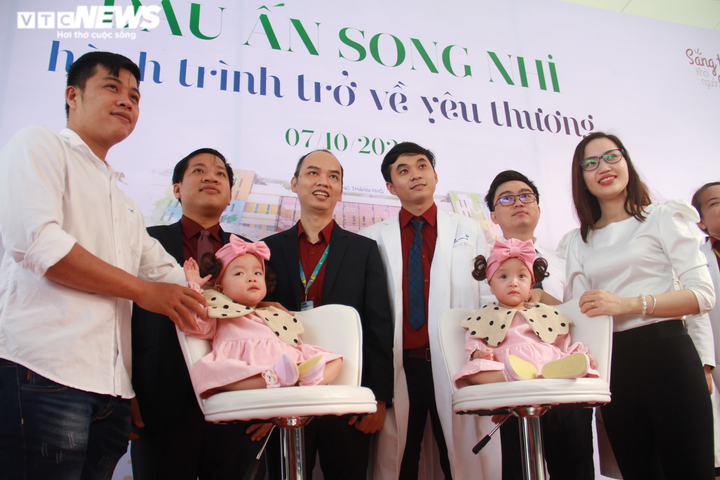 Trúc Nhi - Diệu Nhi tươi cười rạng rỡ trong ngày xuất viện - 4